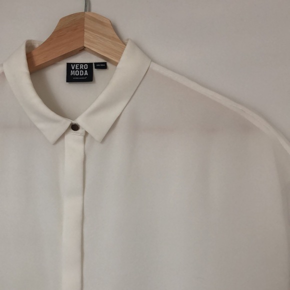 Vero Moda Buttoned Cropped Blouse - Picture 2 of 4